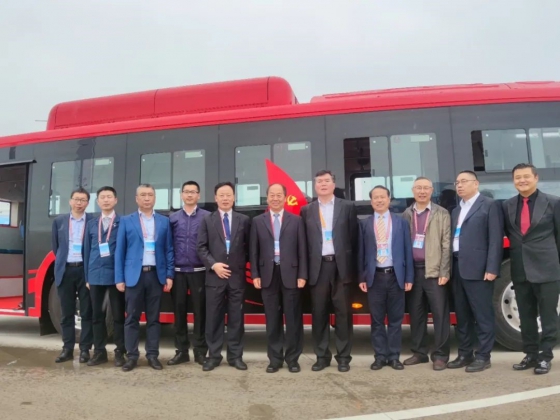 کینگ لانگ اولین اتوبوس BMT کامپوزیت فیبر کربنی چین را تولید کرد
