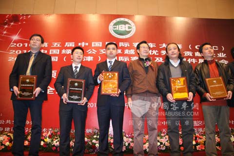 اتوبوس کینگ لانگ سه جایزه CIBC را دریافت کرد