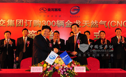 Xiamen 300 اتوبوس کینگ لانگ CNG سفارش می دهد