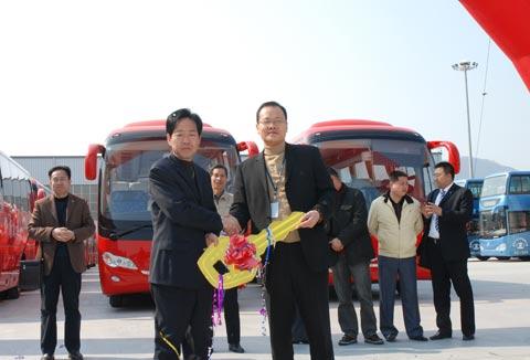اتوبوس‌های سایز متوسط ​​Kinglong در گوئیژو