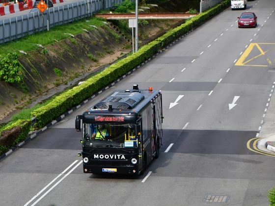 اولین اتوبوس خودگردان کینگ لانگ در پردیس سنگاپور